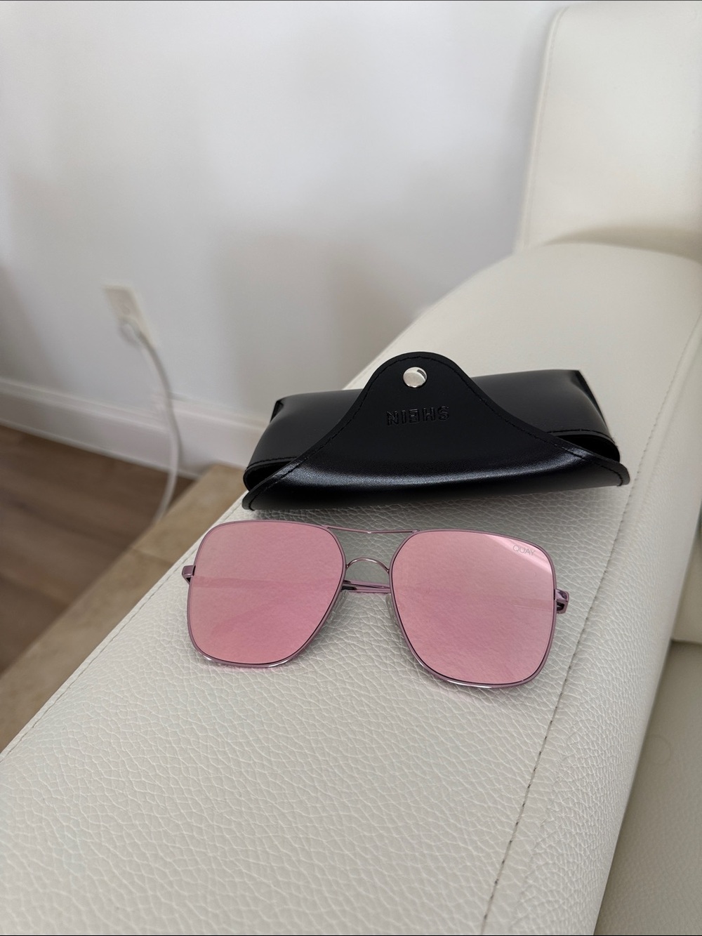Quay Australia Women’s Pink Lens Aviator Sunglasses Style: Stop and Stare